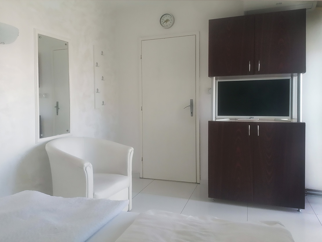 Spavaća soba - TV, klima